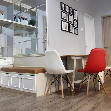 Deluxe 2Br Apartment At Newton Residence Bandung With Mountain View By Travelio